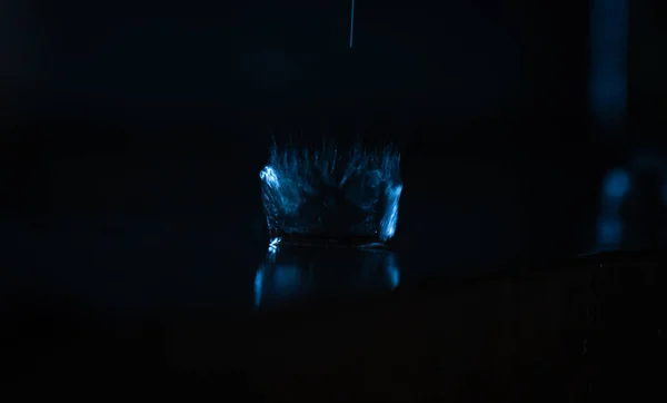 Склянка Води Темному Фоні — стокове фото