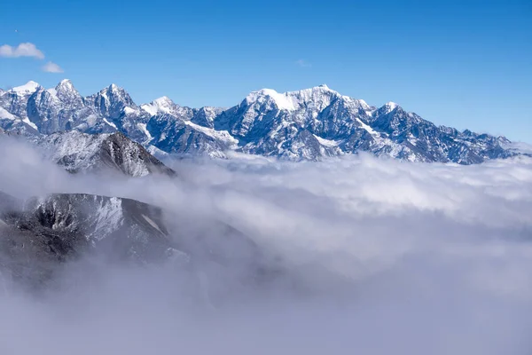 雪と山の風景 — ストック写真