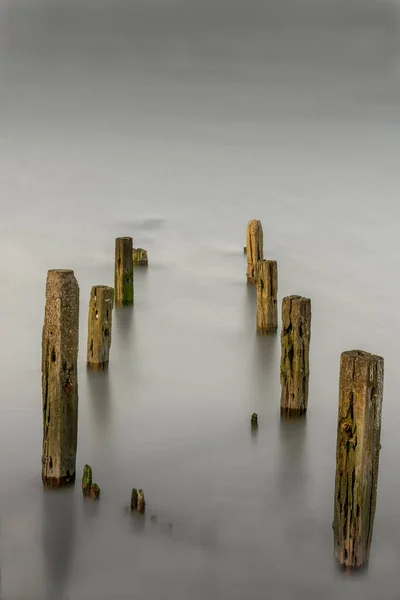 Ponte Legno Sulla Spiaggia — Foto Stock