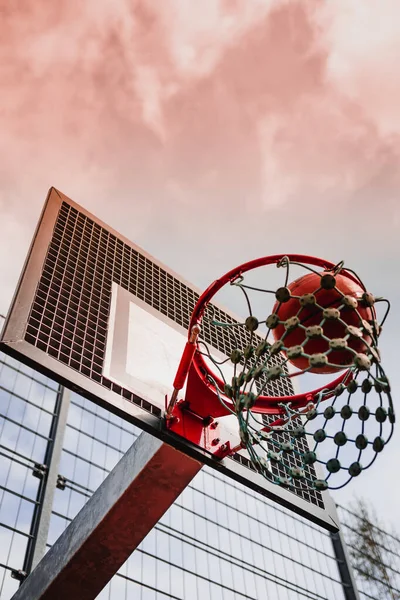 Basket Ball Cerceau Dans Rue — Photo