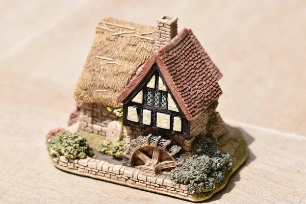 Miniatuur Huis Model Met Een Houten Speelgoed Gebouw — Stockfoto