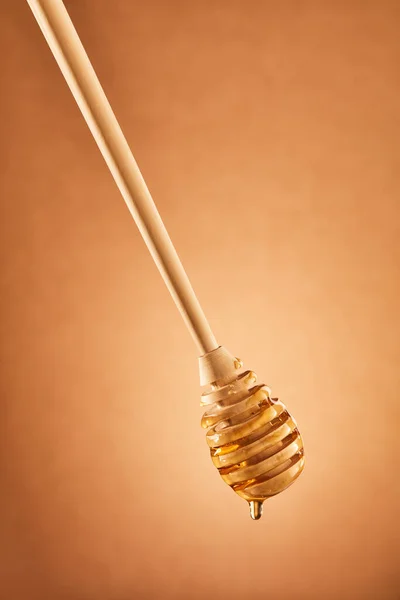 Honey Dripping Wooden Spoon — Stock Photo, Image
