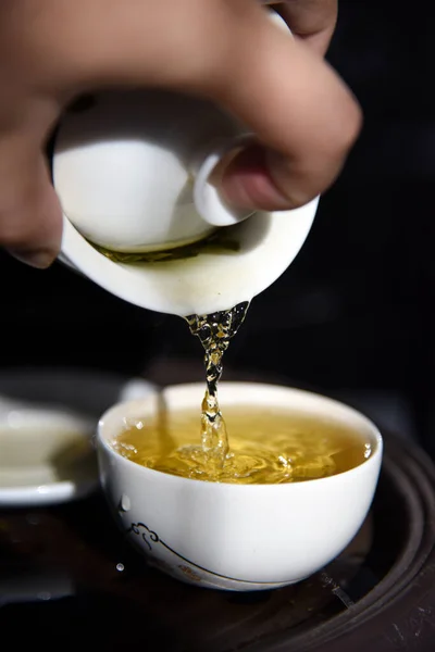 Pouring Tea Glass Cup — Stock Photo, Image