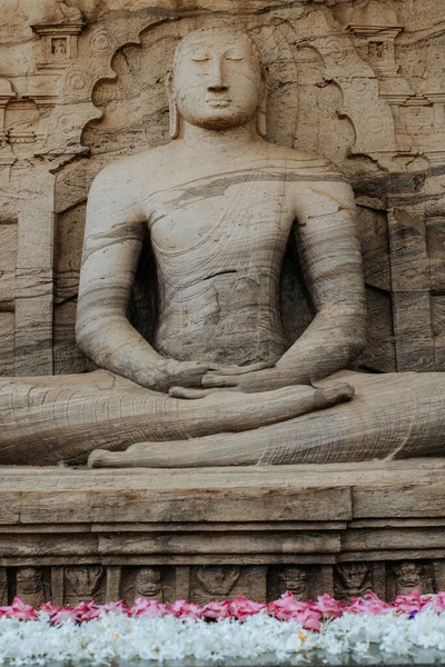 Buddha Άγαλμα Στο Ναό Στο Παρασκήνιο Κοντά — Φωτογραφία Αρχείου