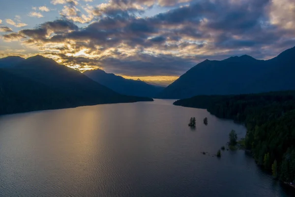 Hermoso Atardecer Sobre Lago —  Fotos de Stock