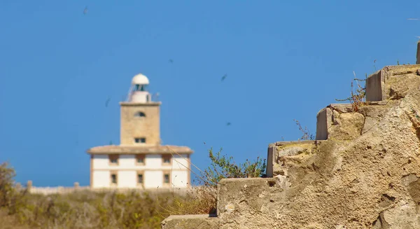 位于地中海古城的灯塔 — 图库照片