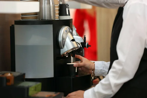 Barista Gör Kaffemaskin Restaurang — Stockfoto