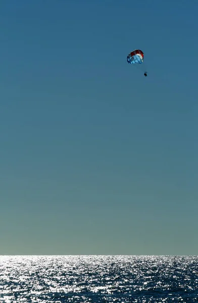 Parapente Dans Ciel Bleu — Photo