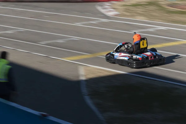 Gente Montando Kart Alta Velocidad Ocio Activo Entretenimiento Pista Karting — Foto de Stock