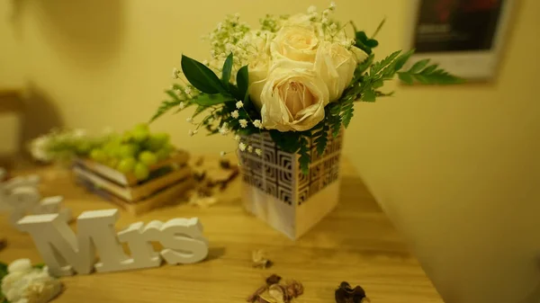 Beautiful Wedding Bouquet Table — Stock Photo, Image