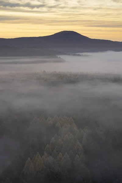 Vacker Solnedgång Över Berget — Stockfoto