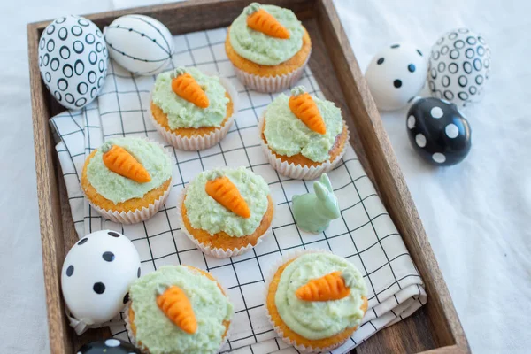 Cupcakes Pascua Con Huevos Glaseado Chocolate — Foto de Stock