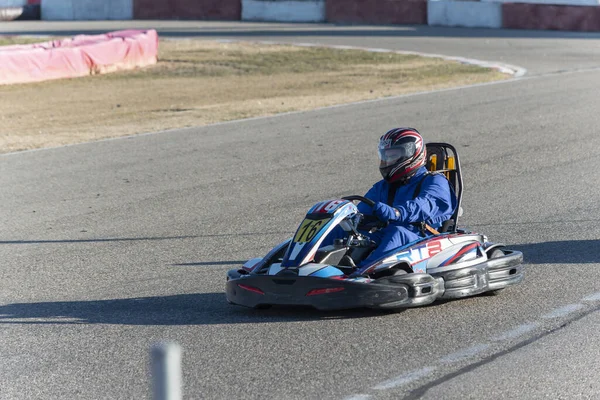 Rider Kart Hög Hastighet Aktiv Fritid Underhållning Karting Spår — Stockfoto