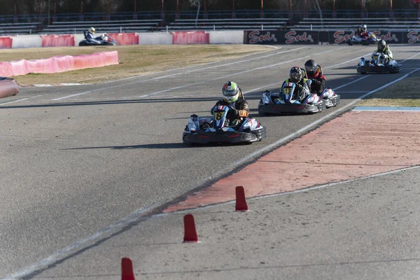 Homem Está Montando Kart Estrada Durante Torneio — Fotografia de Stock