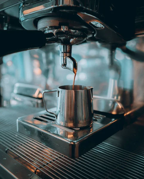Kávéfőző Egy Csésze Forró Eszpresszó — Stock Fotó