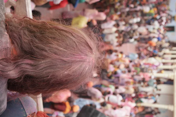 Πλήθος Των Ανθρώπων Στην Ινδία Γιορτάζει Holi Ακόμη — Φωτογραφία Αρχείου