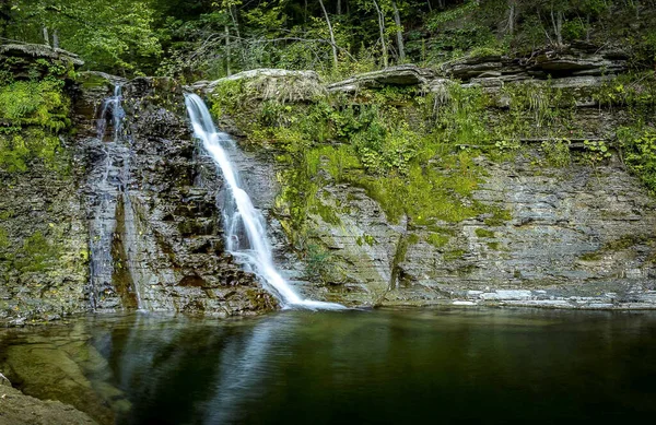 Hermosa Cascada Bosque Fondo Naturaleza — Foto de Stock