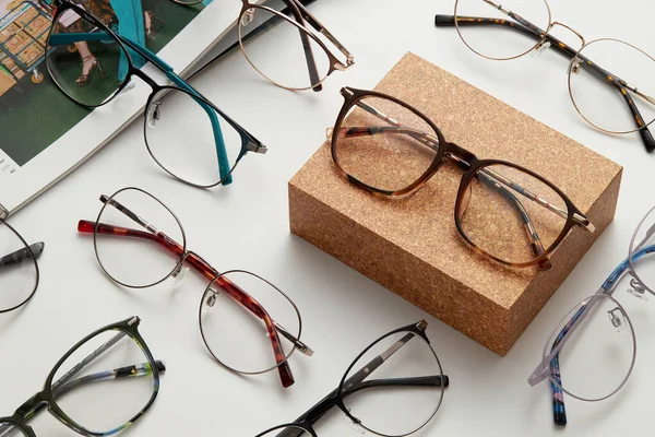Szemüvegek Szemüvegek Fából Készült Háttéren — Stock Fotó