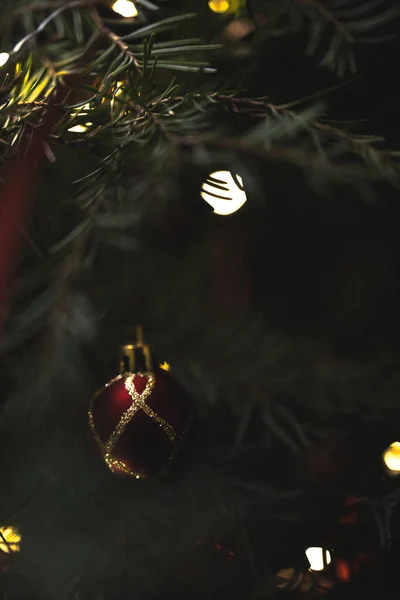 Árvore Natal Com Decorações Bolas — Fotografia de Stock