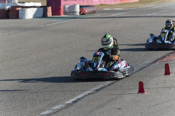 Hombre Está Montando Kart Carretera Durante Torneo —  Fotos de Stock