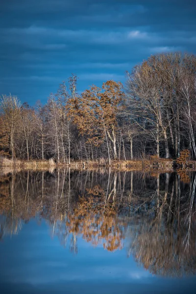 Beau Paysage Avec Une Rivière Lac Arrière Plan — Photo