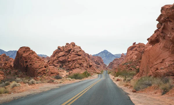 路在沙漠 犹他州 — 图库照片