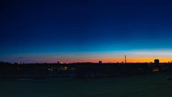 Piękny Zachód Słońca Nad Miastem — Zdjęcie stockowe