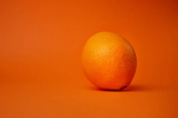 Pomerančové Ovoce Oranžovém Pozadí — Stock fotografie