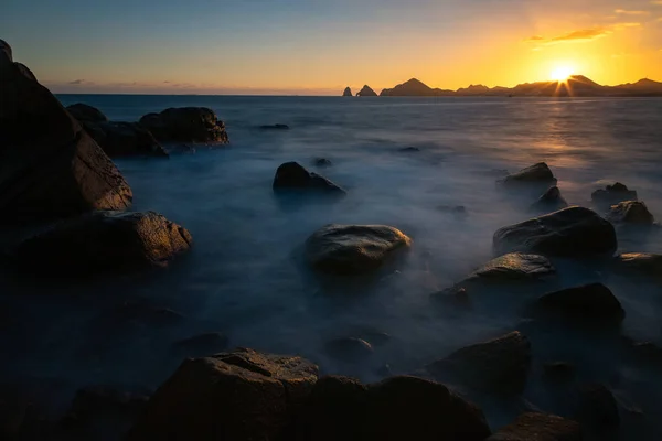 Prachtige Zonsondergang Boven Zee — Stockfoto