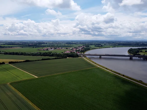 Εναέρια Άποψη Της Πόλης Του Ποταμού Στις Κάτω Χώρες — Φωτογραφία Αρχείου