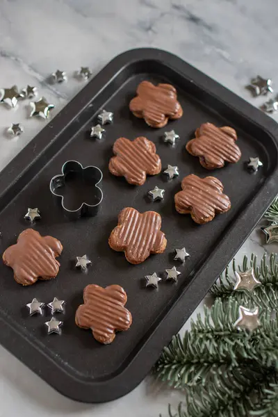 Kerstkoekjes Met Chocolade Suikerglazuur — Stockfoto