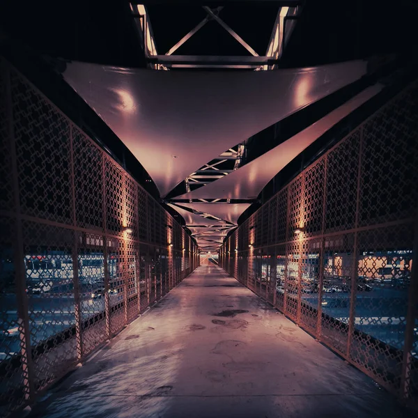 Couloir Souterrain Vide Avec Beaucoup Ampoules — Photo
