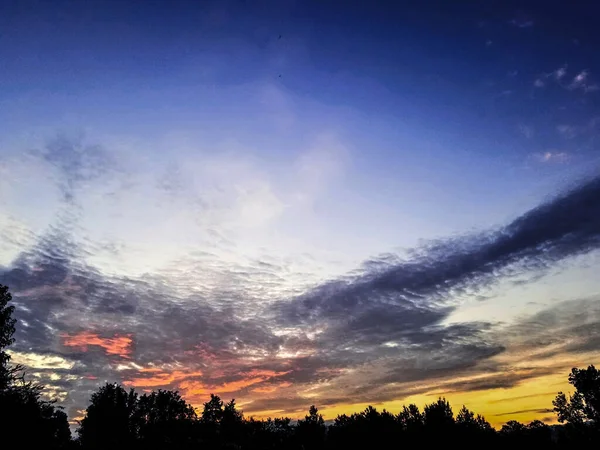 Cielo Hermoso Atardecer Con Nubes —  Fotos de Stock
