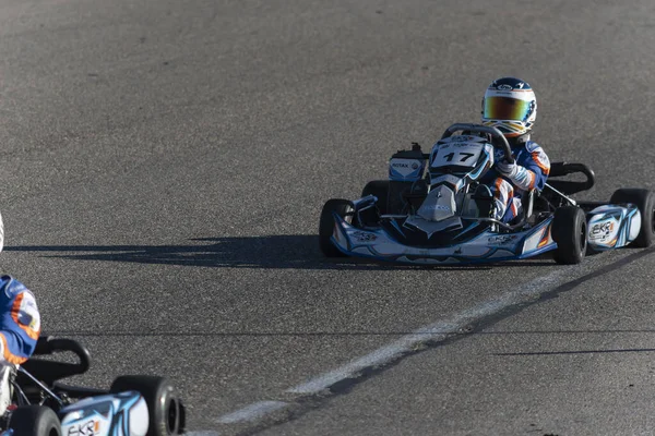 Pessoas Andar Kart Alta Velocidade Lazer Ativo Entretenimento Pista Karting — Fotografia de Stock