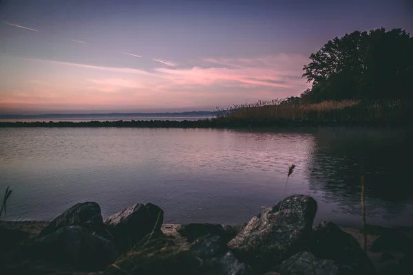 Hermoso Atardecer Sobre Lago — Foto de Stock