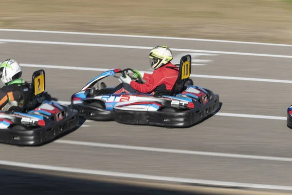 Pessoas Andar Kart Alta Velocidade Lazer Ativo Entretenimento Pista Karting — Fotografia de Stock