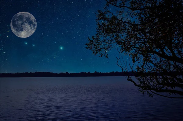 Éjszakai Égbolt Csillagokkal Holddal — Stock Fotó