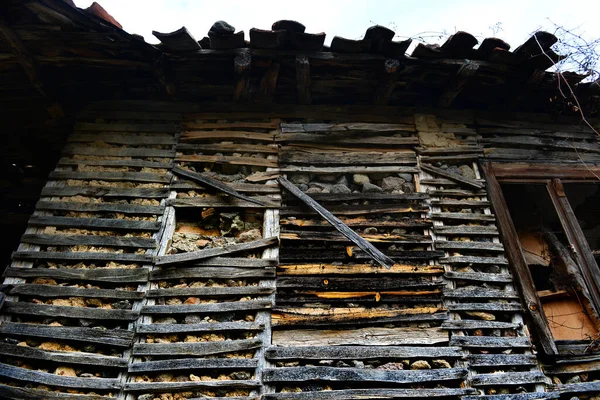 Altes Holzhaus Der Stadt — Stockfoto