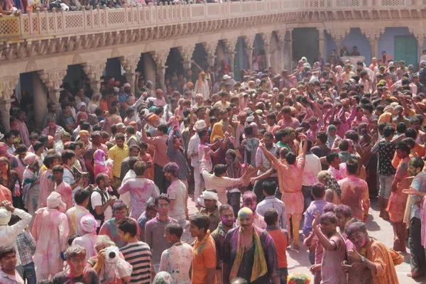 Multidão Pessoas Cidade Férias Holi — Fotografia de Stock