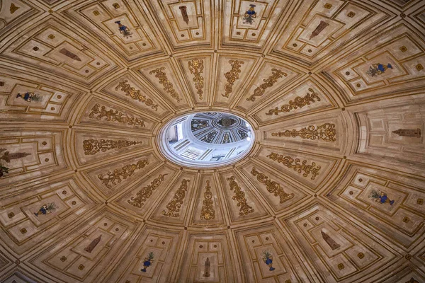 バチカンの聖公会大聖堂の内部は — ストック写真