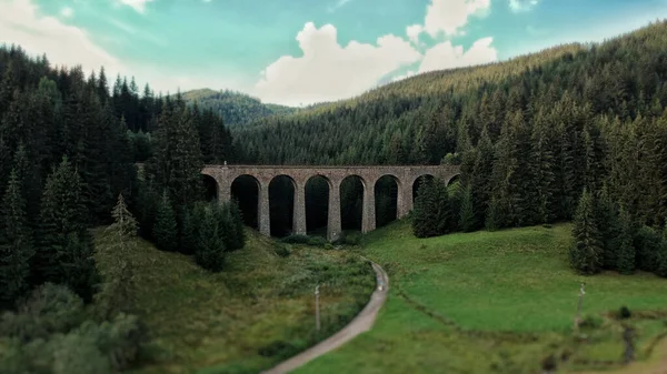 Ponte Ferroviária Nas Montanhas — Fotografia de Stock