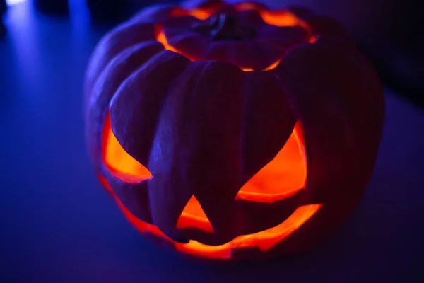 Halloween Pompoen Met Gloeiende Pompoenen Een Donkere Achtergrond — Stockfoto