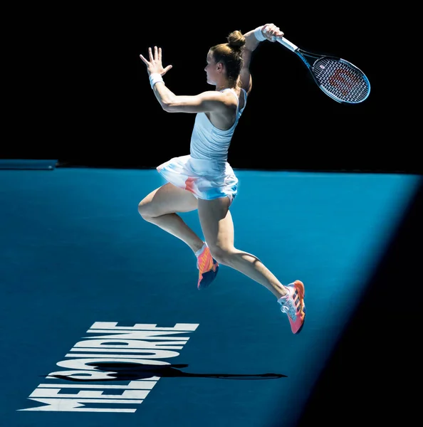 Joven Jugadora Tenis Sobre Fondo Negro — Foto de Stock