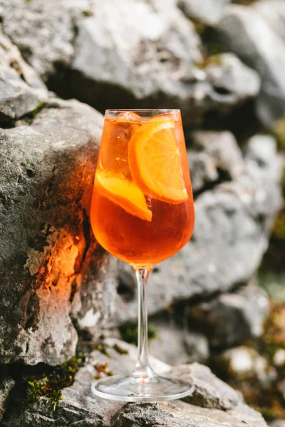 Orange Cocktail Ett Glas Strand — Stockfoto