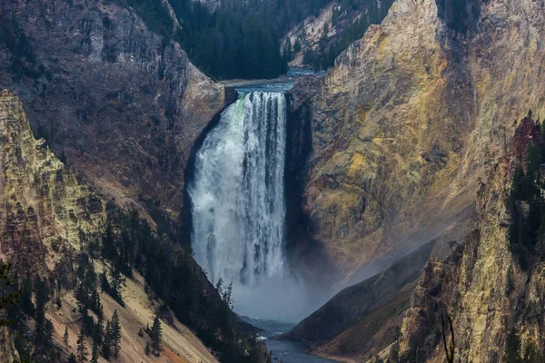 Hermosa Cascada Las Montañas — Foto de Stock