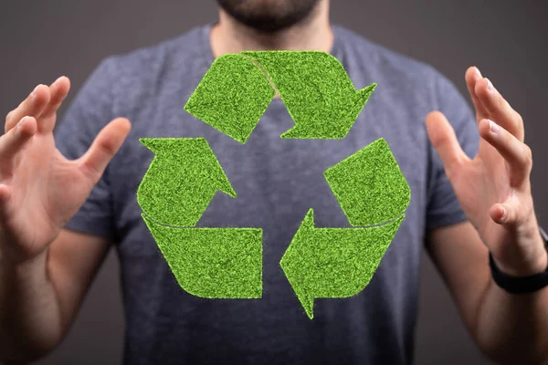 Mann Mit Einem Recycling Symbol Für Recycling — Stockfoto