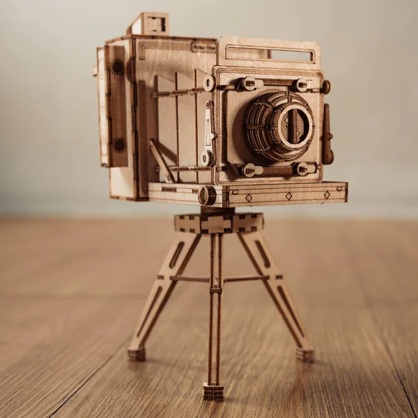 Старая Винтажная Камера Деревянном Столе — стоковое фото