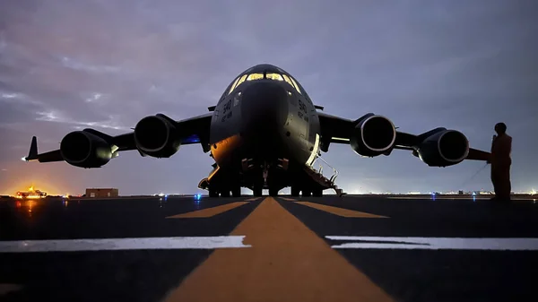 Avião Está Voando Céu — Fotografia de Stock