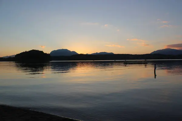 Schöner Sonnenuntergang Über Dem See — Stockfoto