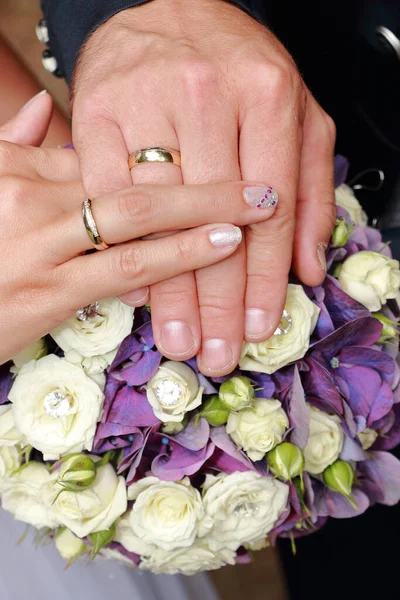 Jegygyűrűk Menyasszony — Stock Fotó